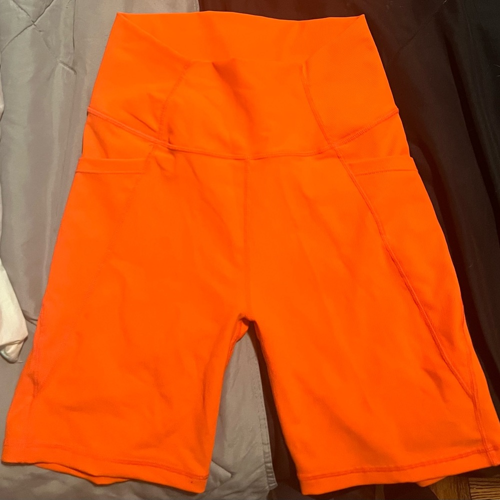 WILO ribbed shorts with pockets. Never worn. took off the tag & couldn’t return.
